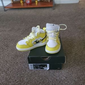 Jordan 1 Mid SE Yellow/Black White